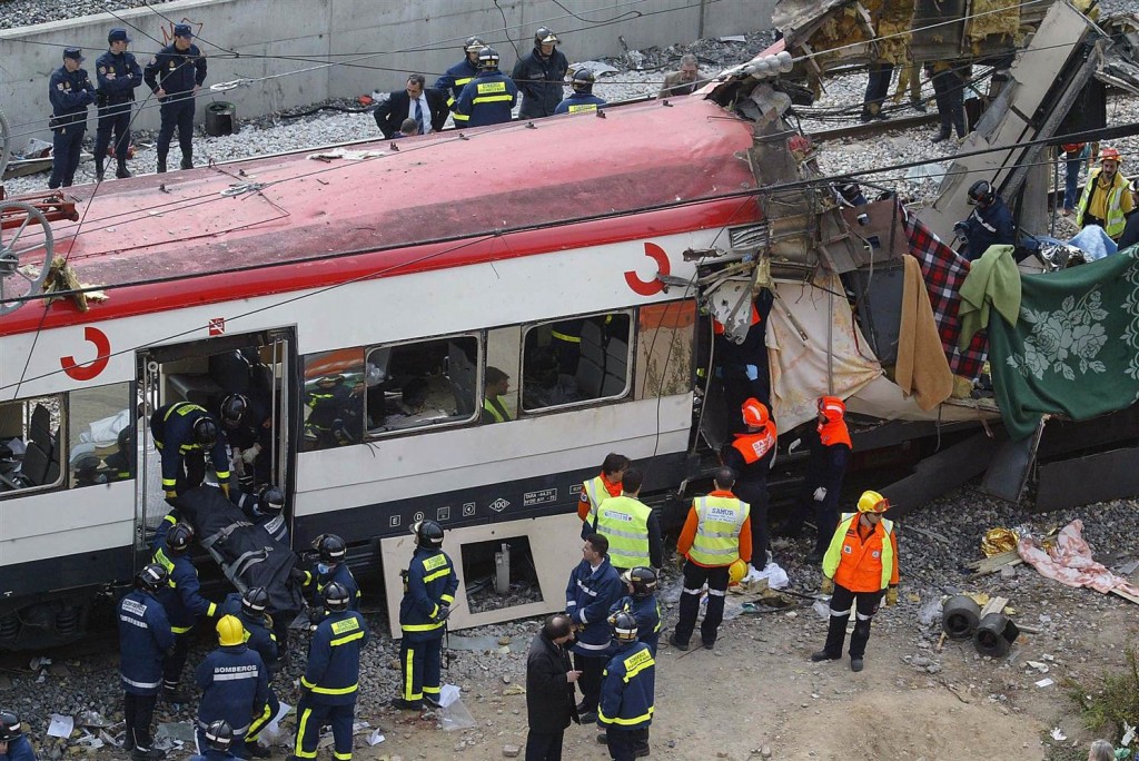 Επιχείρηση διάσωσης μετά το τρομοκρατικό χτύπημα στη Μαδρίτη, το 2004 / photo: PIERRE-PHILIPPE MARCOU / AFP - Getty Images