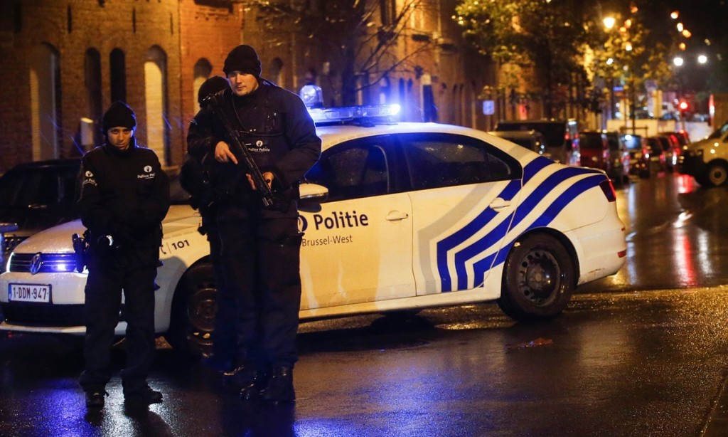 Η βελγική αστυνομία έχει εξαπολύσει ανθρωποκυνηγητό για να βρει τους τρομοκράτες 