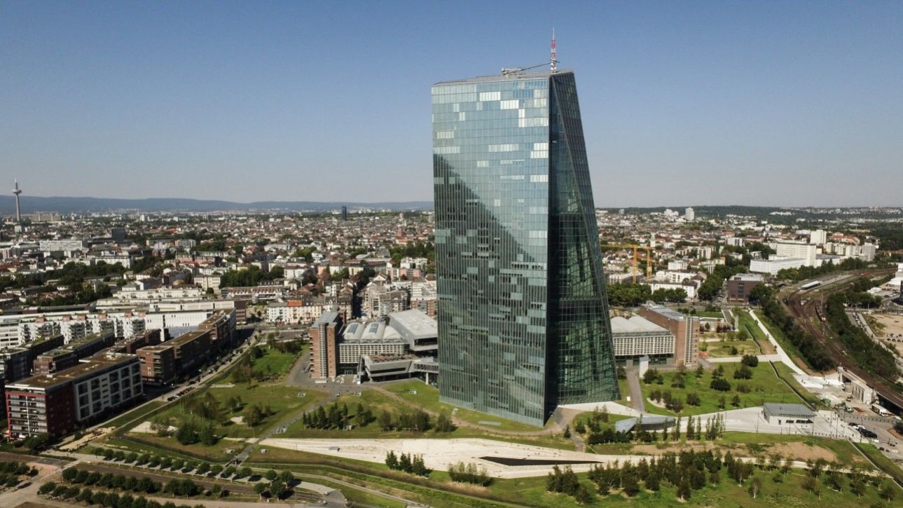 Η ΕΚΤ ανοίγει πόρτα στα ελληνικά ομόλογα