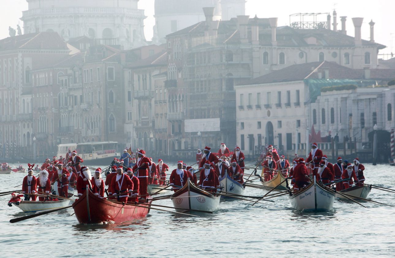 Ακόμα και οι άγιοι φαίνονται μαγεμένοι από την πανέμορφη Βενετία