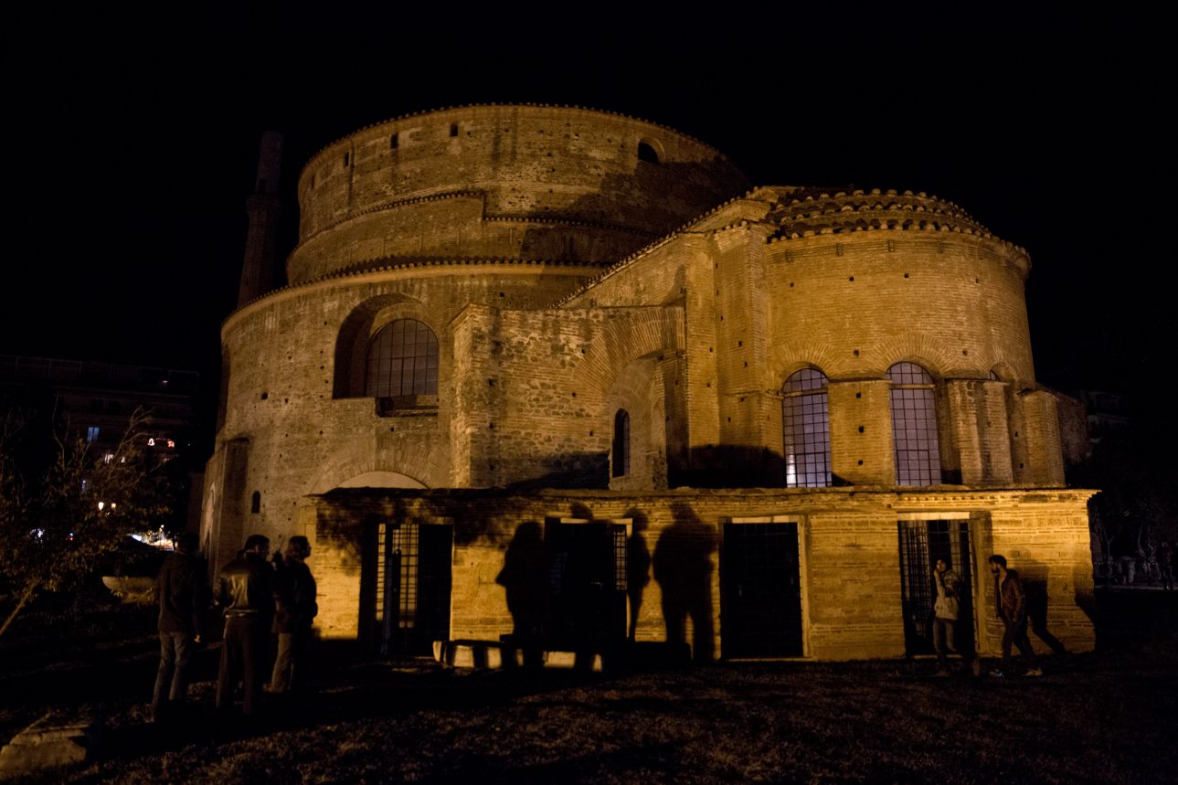 Η Ροτόντα απελευθερώθηκε από τις σκαλωσιές και άρχισε καβγάς