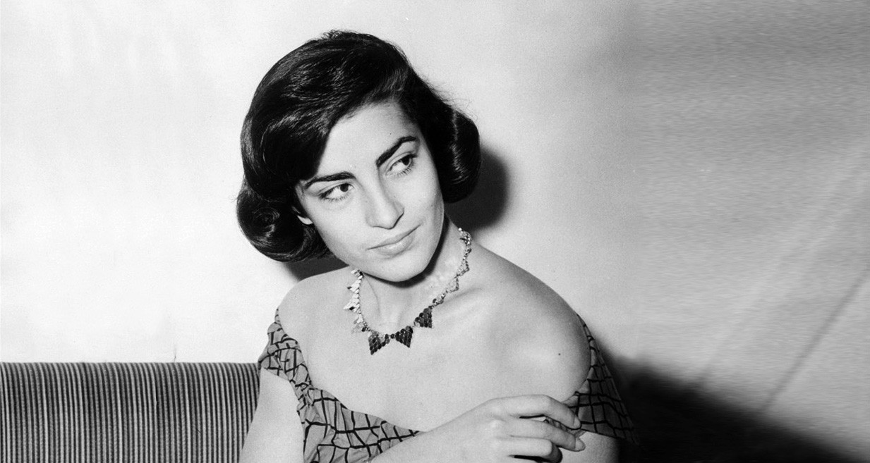 H «ζωντανή Καρυάτιδα» έριξε αυλαία