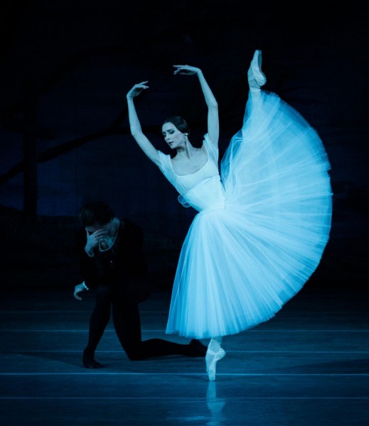 Η κορυφαία στον κόσμο χορεύτρια Σβετλάνα Ζαχάροβα, η απόλυτη μπαλαρίνα των Μπολσόι, ερμηνεύει το ρόλο που έχει σφραγίσει τη μεγαλειώδη καριέρα της