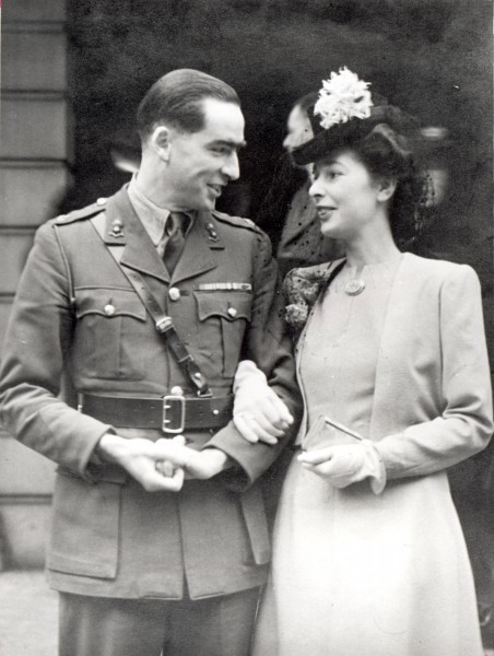 Τον Δεκέμβριο του 1945 με τη γυναίκα του, Εντνα