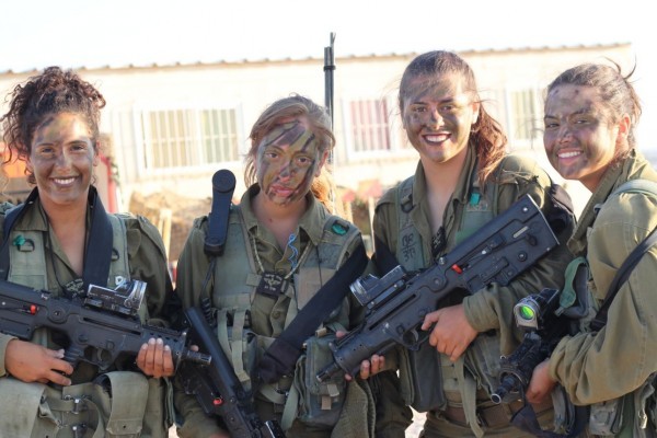 Γυναίκες με πλήρη εξάρτηση στον ισραηλινό στρατό