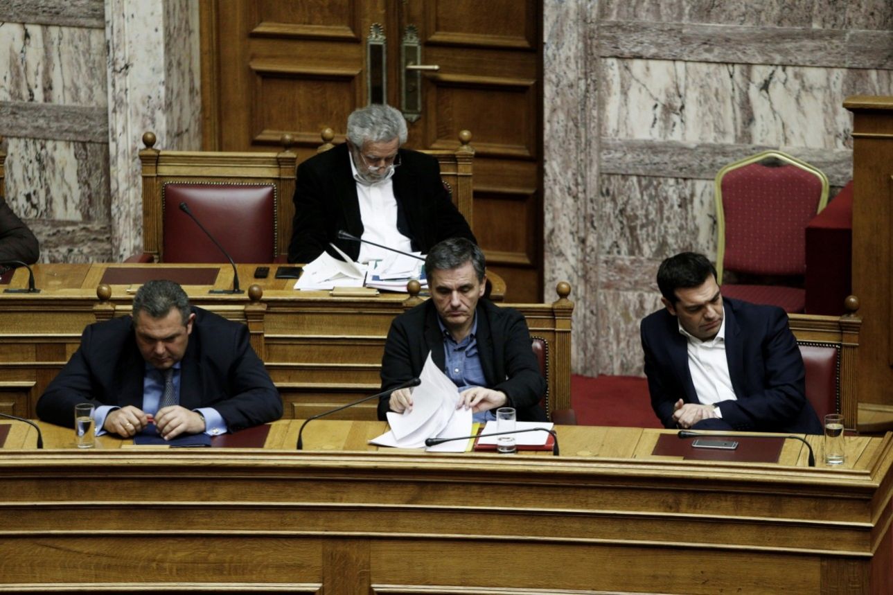 Το παιχνίδι «συναίνεση» σώζει την κυβέρνηση