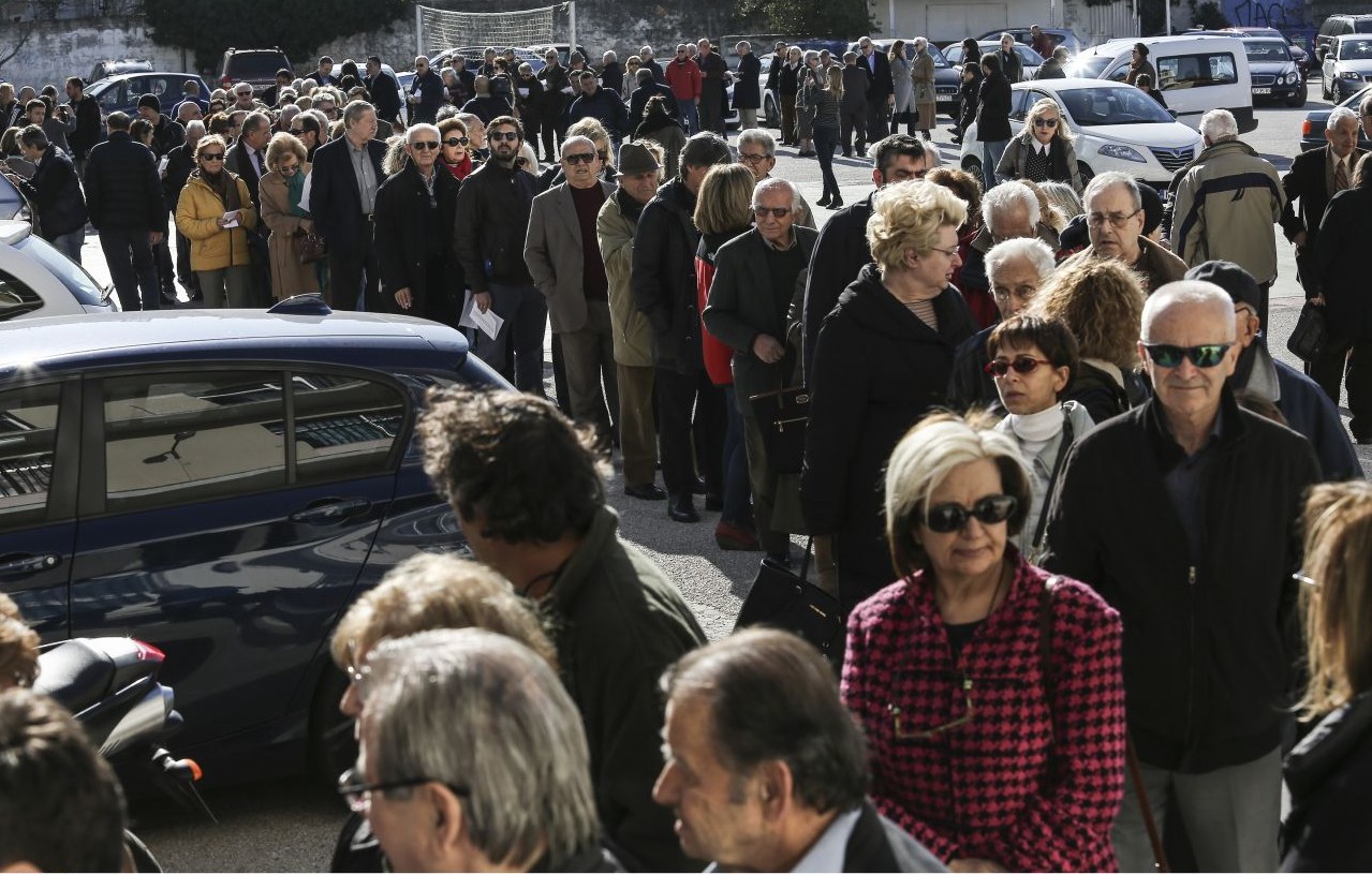 Στην ουρά με τους νεοδημοκράτες