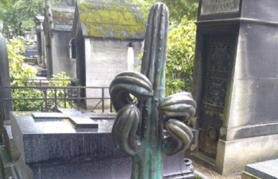 Ο τάφος με το υψωμένο δάχτυλο