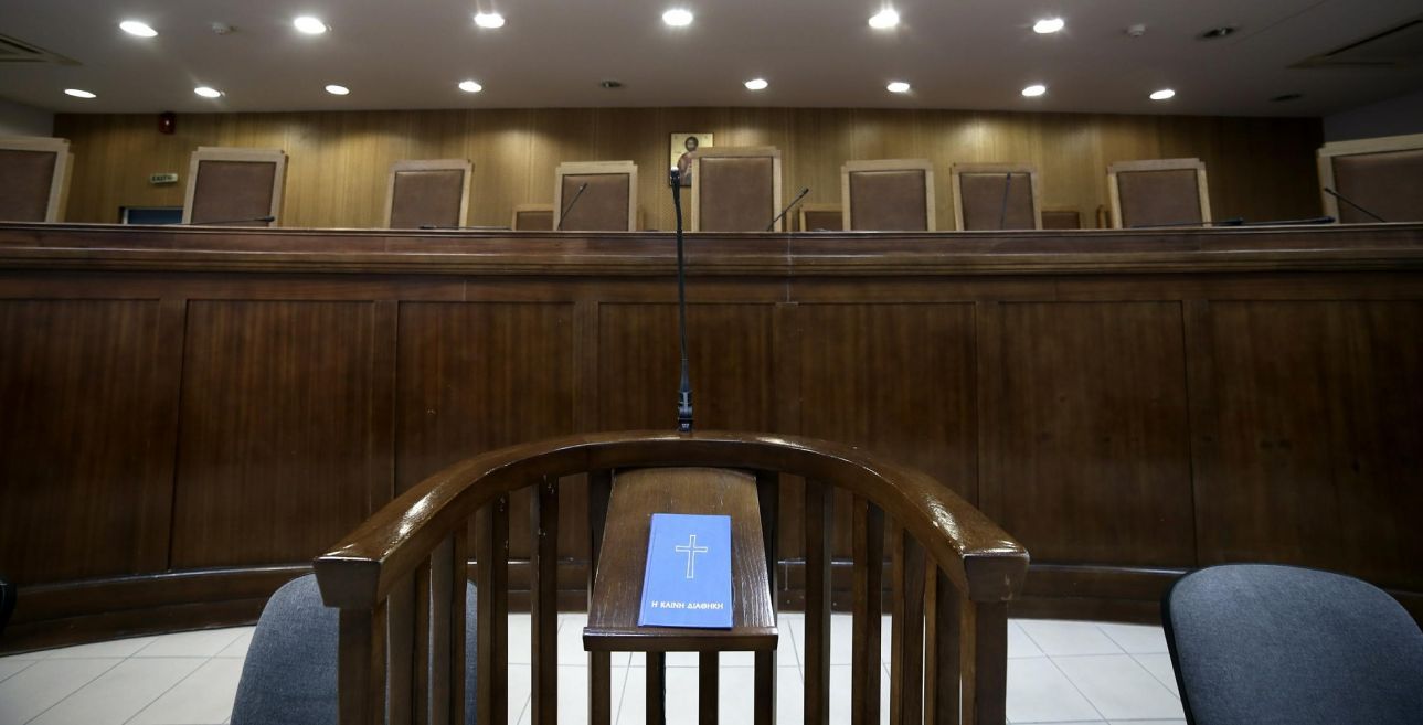 Στα μαχαίρια κυβέρνηση και εισαγγελείς