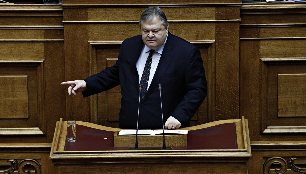 «Προς το Κέντρο, Φώφη, προς το Κέντρο!»