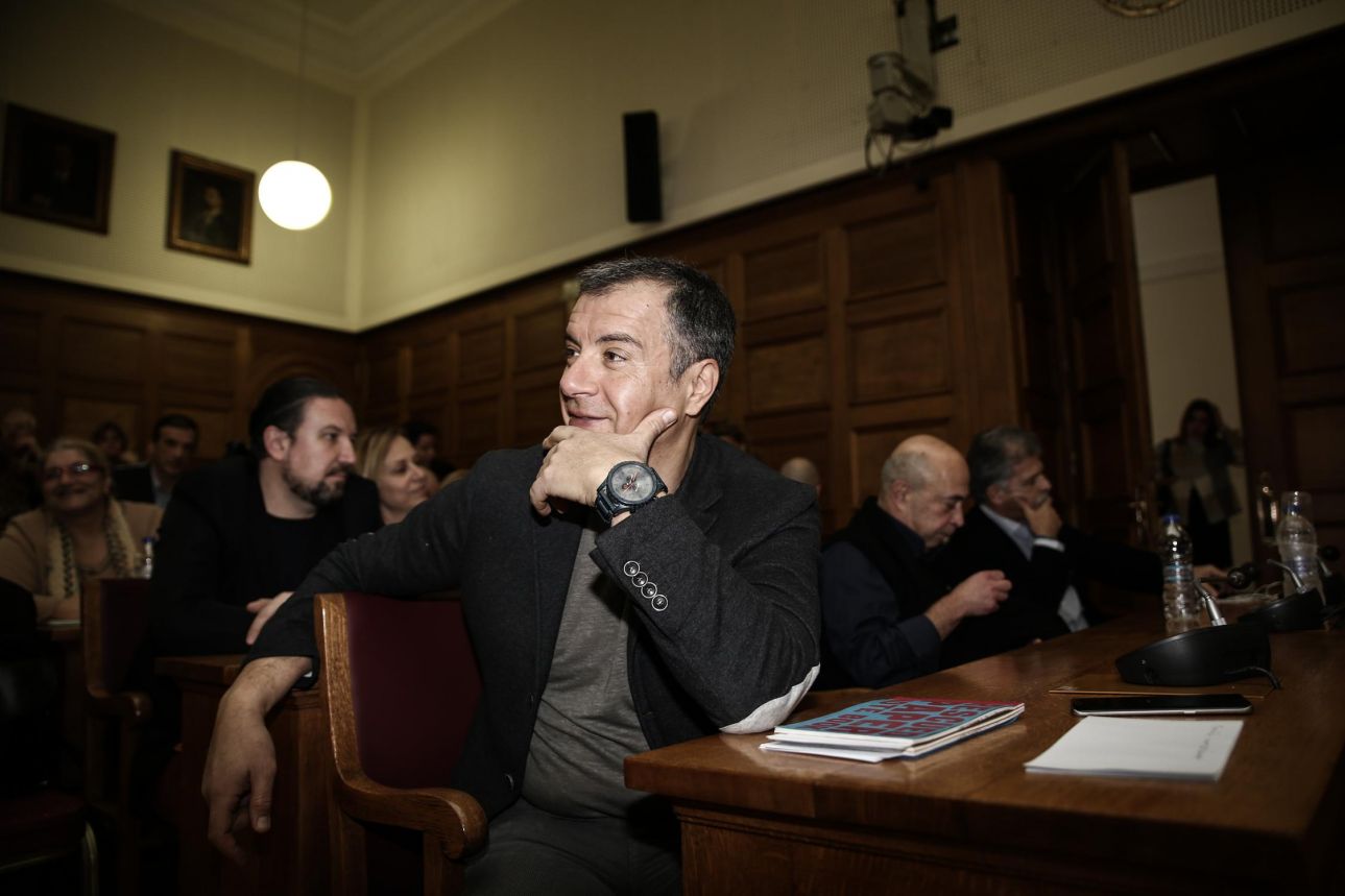 Σε δύο… κοίτες το Ποτάμι για Μητσοτάκη και Κεντροαριστερά