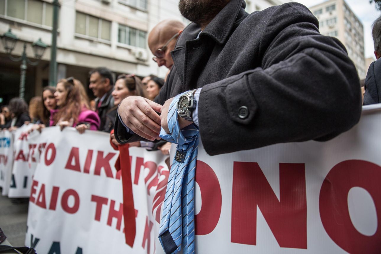 Τηλεπορείες: Από το τρακτέρ στη γραβάτα…
