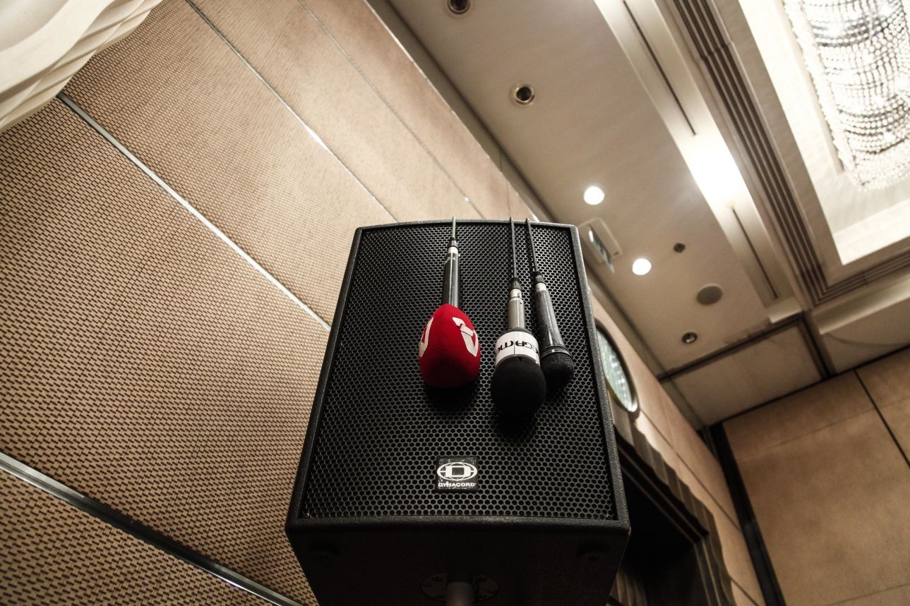 Ξέσπασε βεντέτα μετά την απάντηση Ετινγκερ για ΕΣΡ, τηλεοπτικές άδειες και ERT-Net