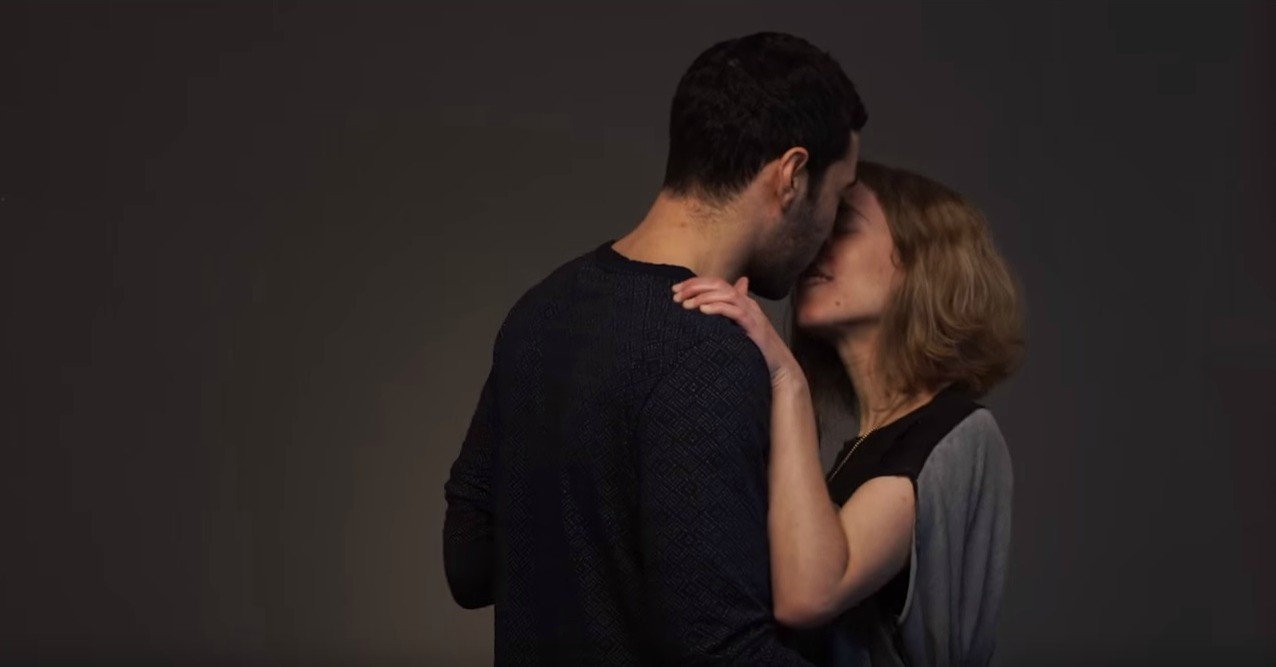 Τα φιλιά του πάθους Εβραίων και Αράβων