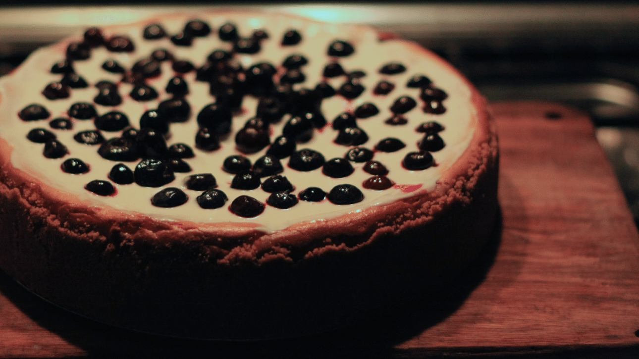 Cheesecake με μυζήθρα και μύρτιλα