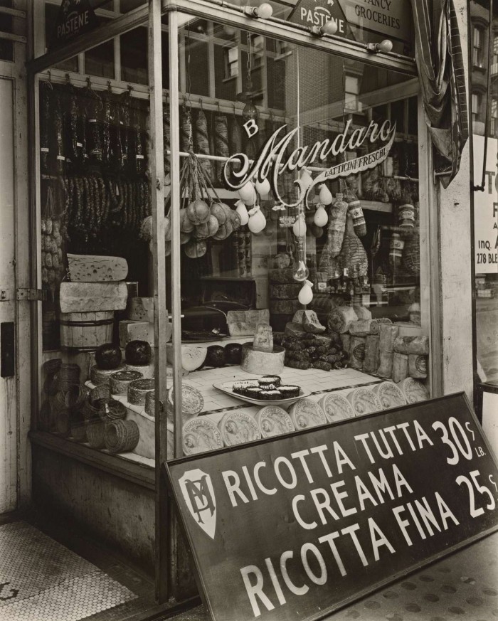 Ιταλικές λιχουδιές σε τυροπωλείο στην οδό Μπλίκερ.