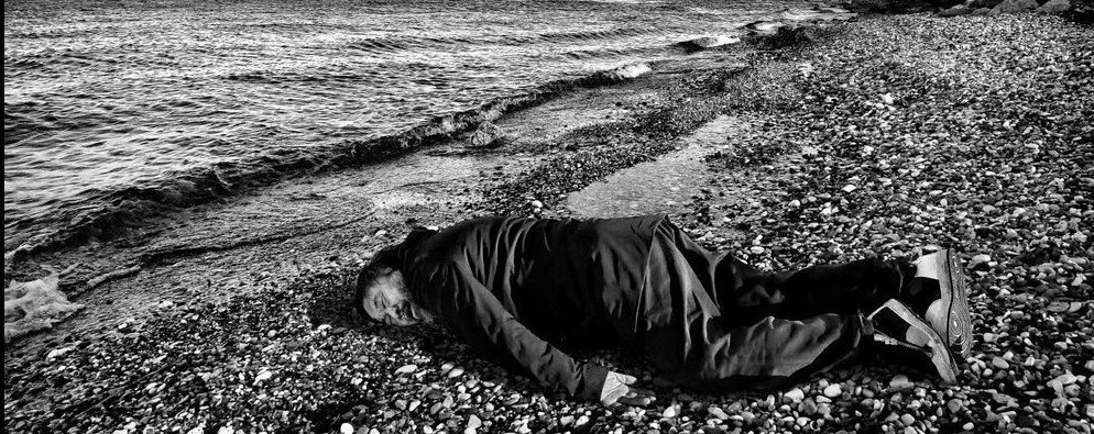 Ο Ai Weiwei προκαλεί με μια φωτογραφία