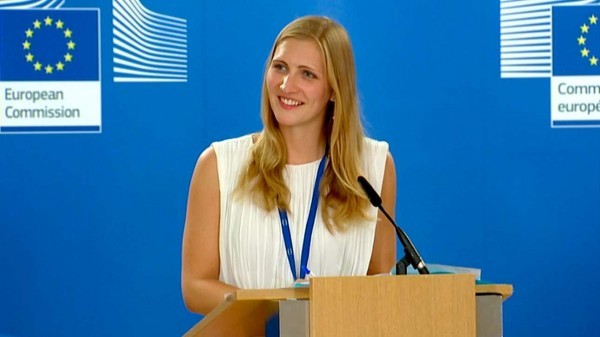 Η Νατάσα Μπερτό, εκπρόσωπος της ΕΕ, αρμόδια για τη Μετανάστευση (photo YouTube)