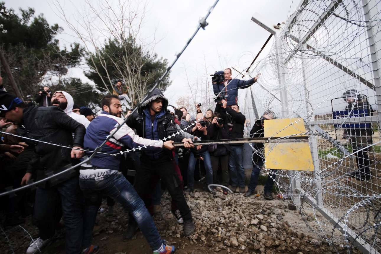 Προσφυγικό-ώρα μηδέν, εντός και εκτός συνόρων