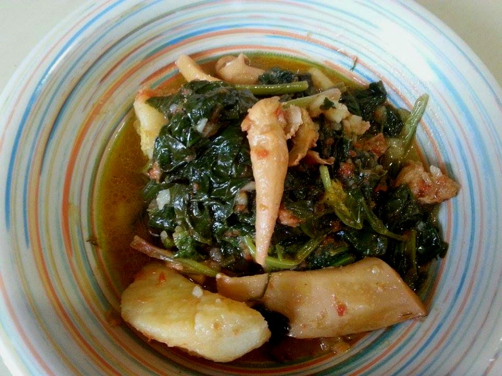 Σουπιές με σπανάκι και σέσκουλα