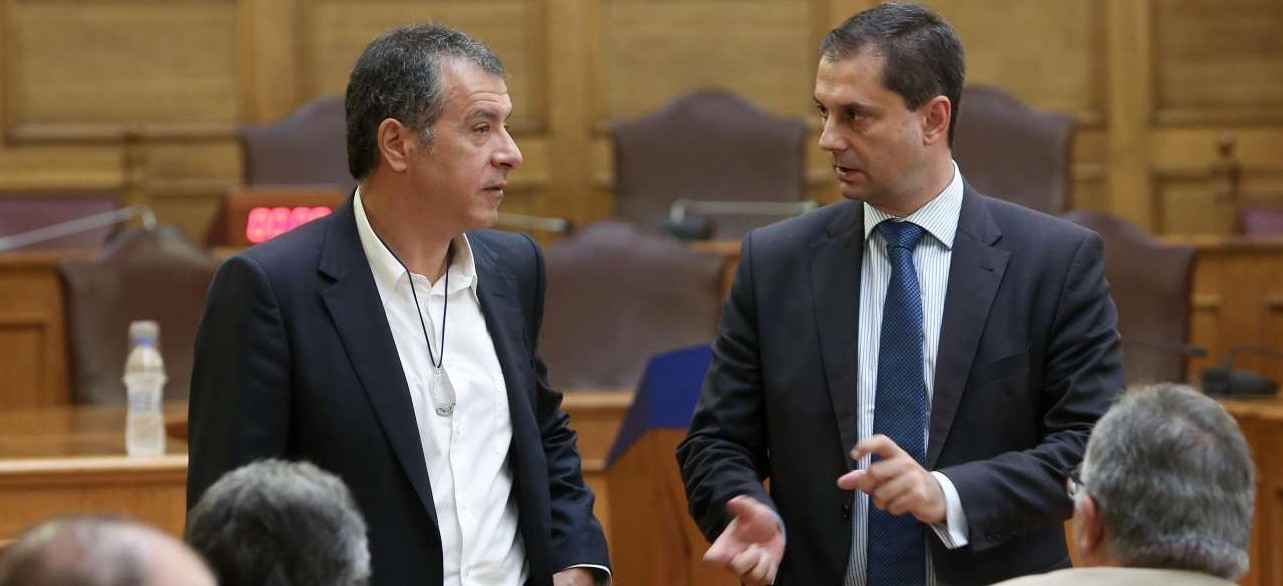 Παραίτηση Θεοχάρη με αιχμές