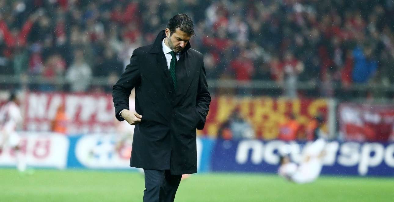 Μήπως πρέπει να ψάξει για προπονητή;