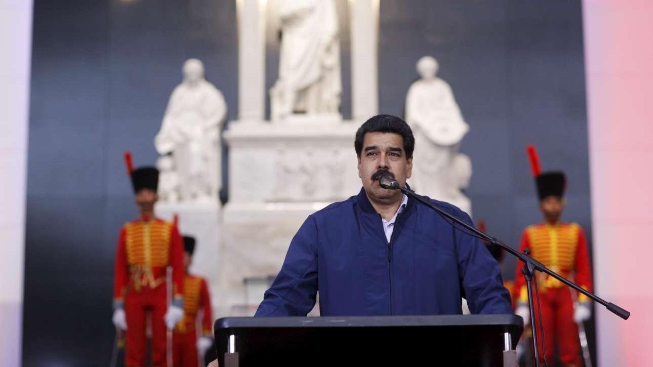 Ο Μαδούρο υποτιμά από την πίσω πόρτα το μπολιβάρ κατά 1.500%