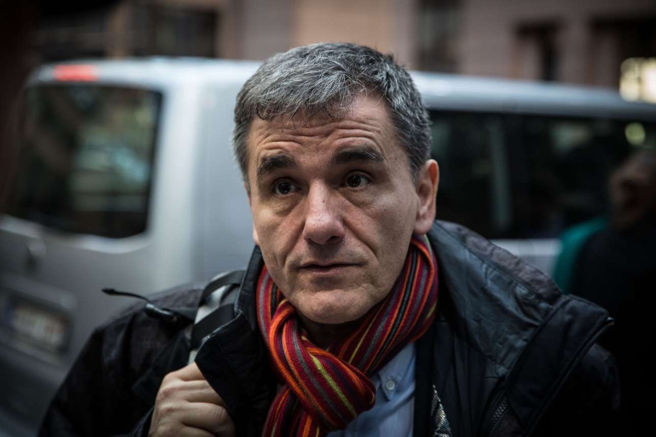 «Να βάλει νερό στο κρασί του το ΔΝΤ»