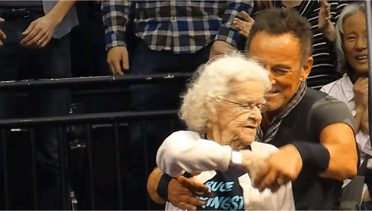 Η γυναίκα που βυθίστηκε στην αγκαλιά του Μπρους Σπρίνγκστιν