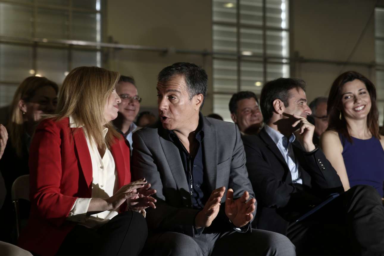 Η Φώφη θέλει, ο Σταύρος παίζει κατενάτσιο…