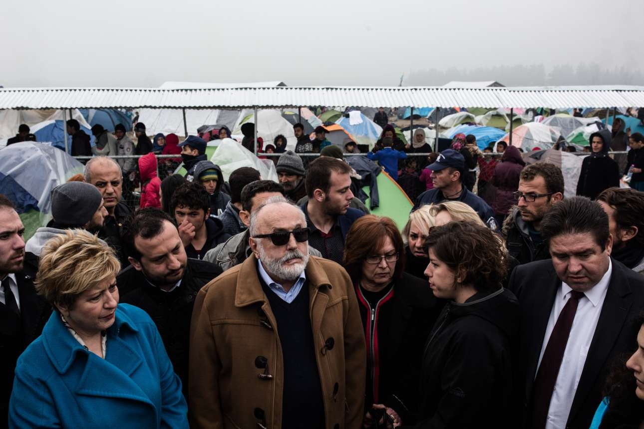 Φτωχά μυαλά, απύλωτα στόματα