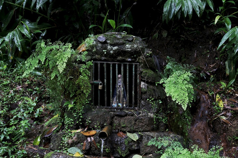 3 Μαρτίου/ Το νερό είναι πολύτιμο στο Σάο Πάολο. Την πηγή συντροφεύει ένα αγαλματίδιο αγίας