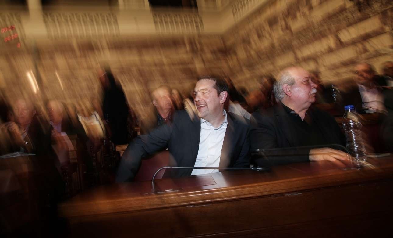 O Τσίπρας μεταξύ δύο καταστροφικών επιλογών