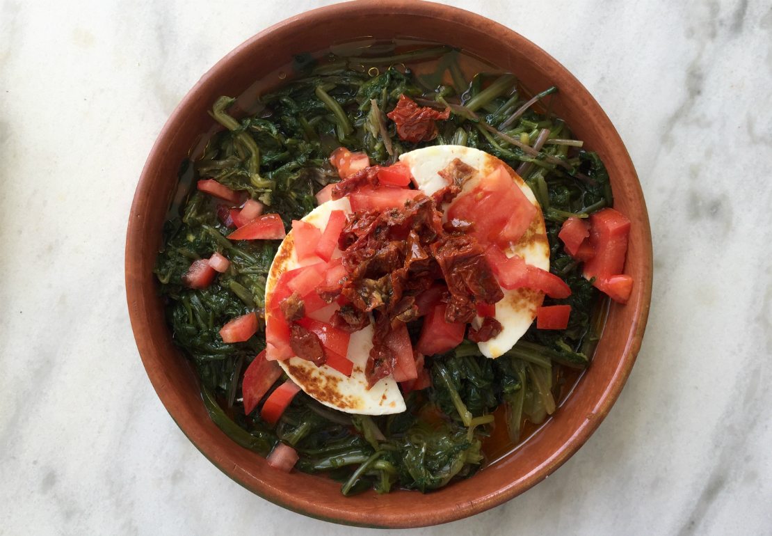 Περιμένοντας τα γκότζι μπέρι τρώμε χόρτα με μανούρι