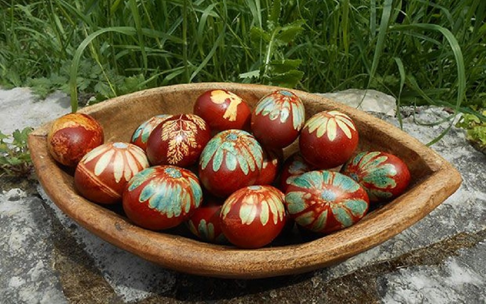 Πασχαλινά αβγά: χρώματα και σχήματα ανθέων