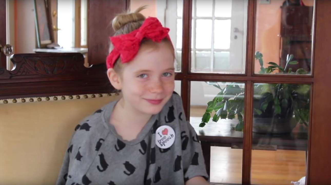 Η εννιάχρονη ρεπόρτερ που αρνείται να παίζει με τις κούκλες της