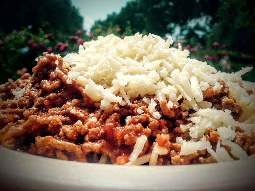 Μακαρόνια με κιμά και κεφαλογραβιέρα Ρεθύμνου