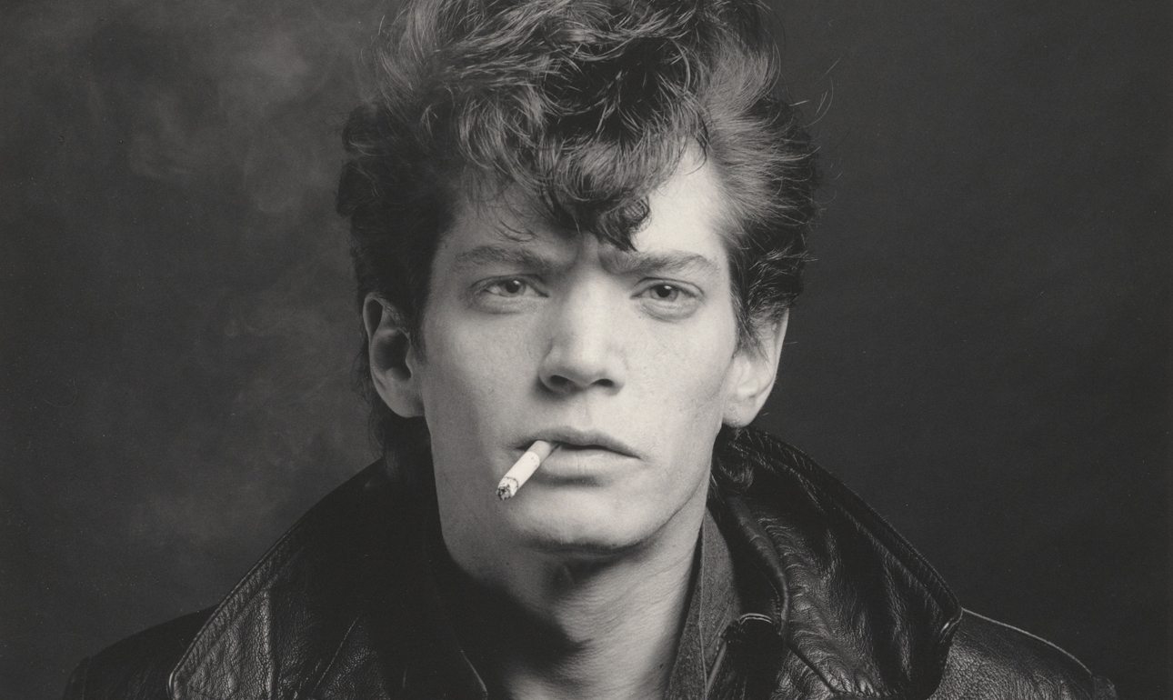 Κοίταξε τις φωτογραφίες του Ρόμπερτ Μέιπλθορπ