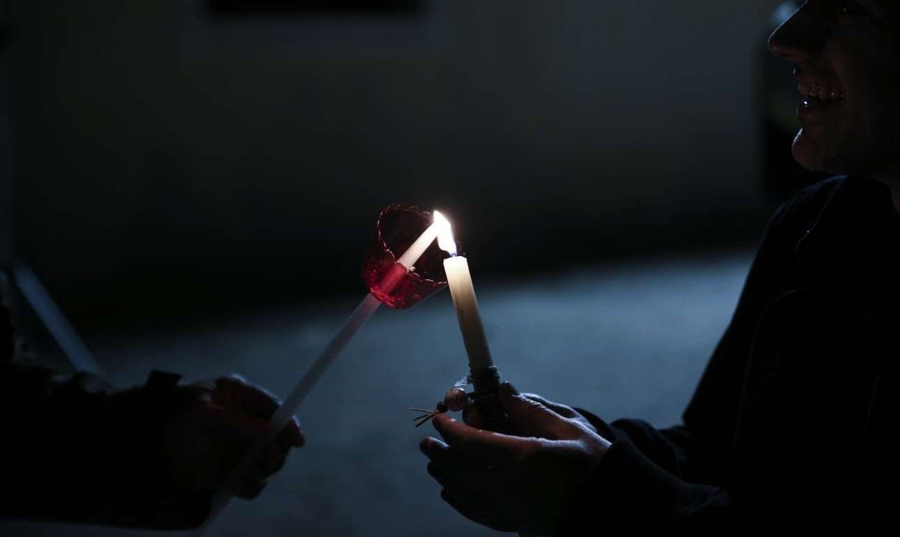 Φως ιλαρόν, λόγος ψευδής