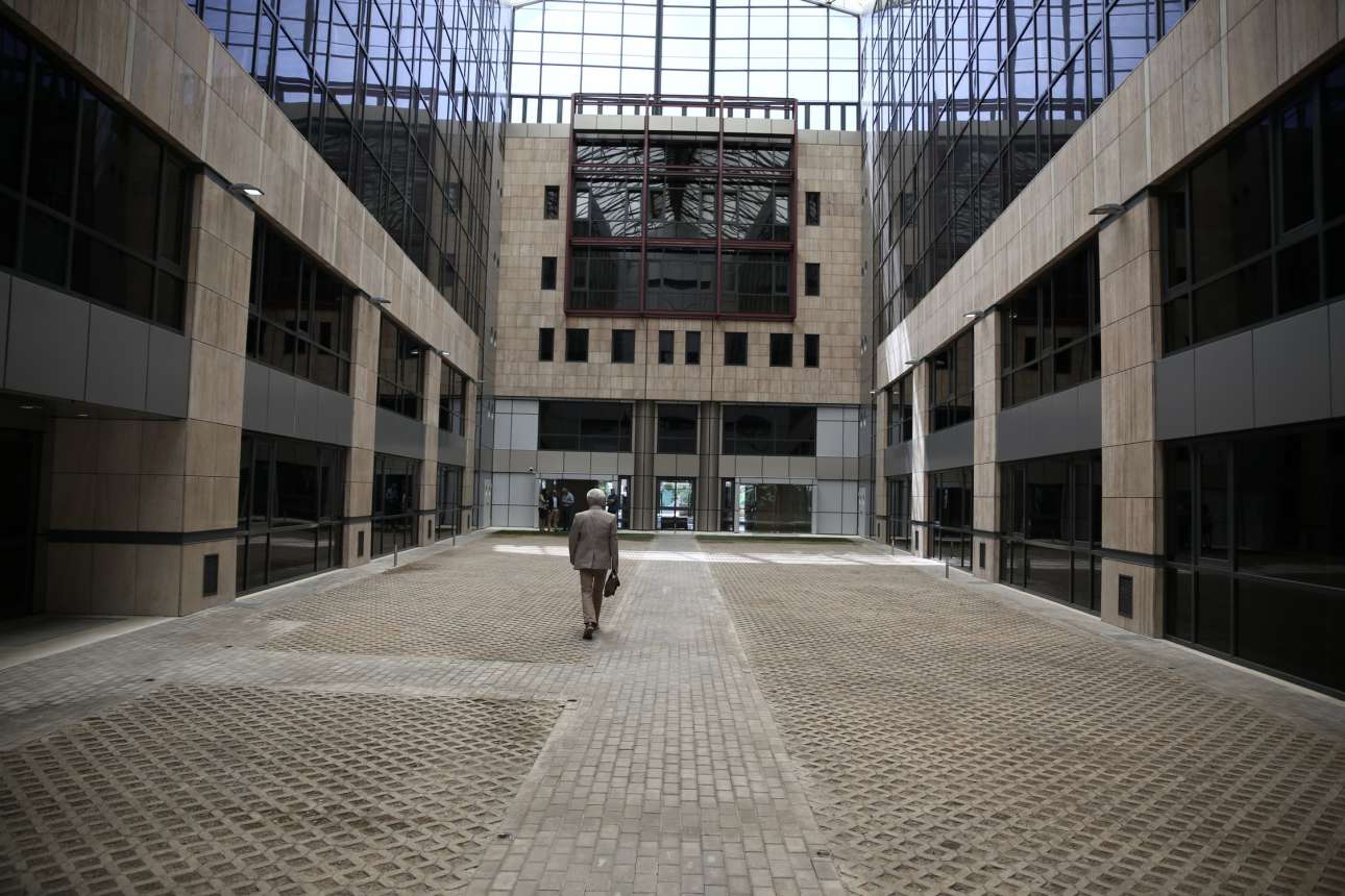 Το σίριαλ μιας μετεγκατάστασης