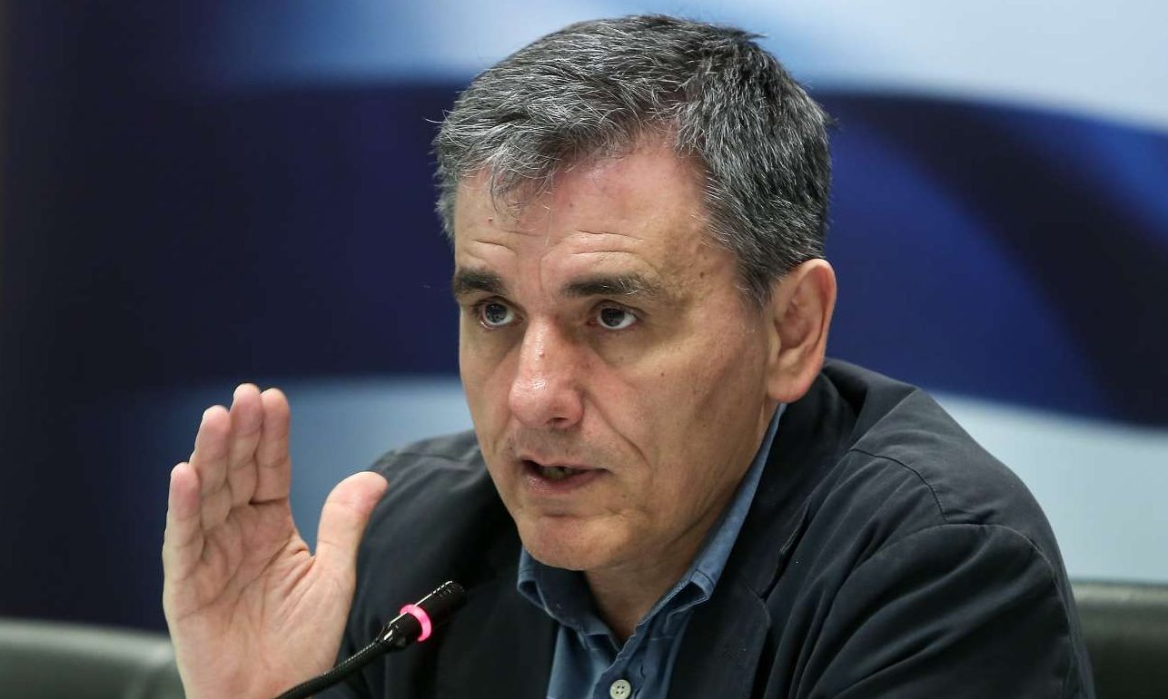 Οταν ο Τσακαλώτος ομολογεί ότι «τα μέτρα είναι υφεσιακά»