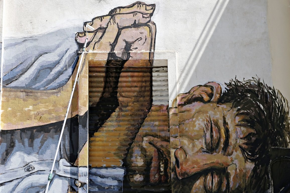 Λαός ανέστη!