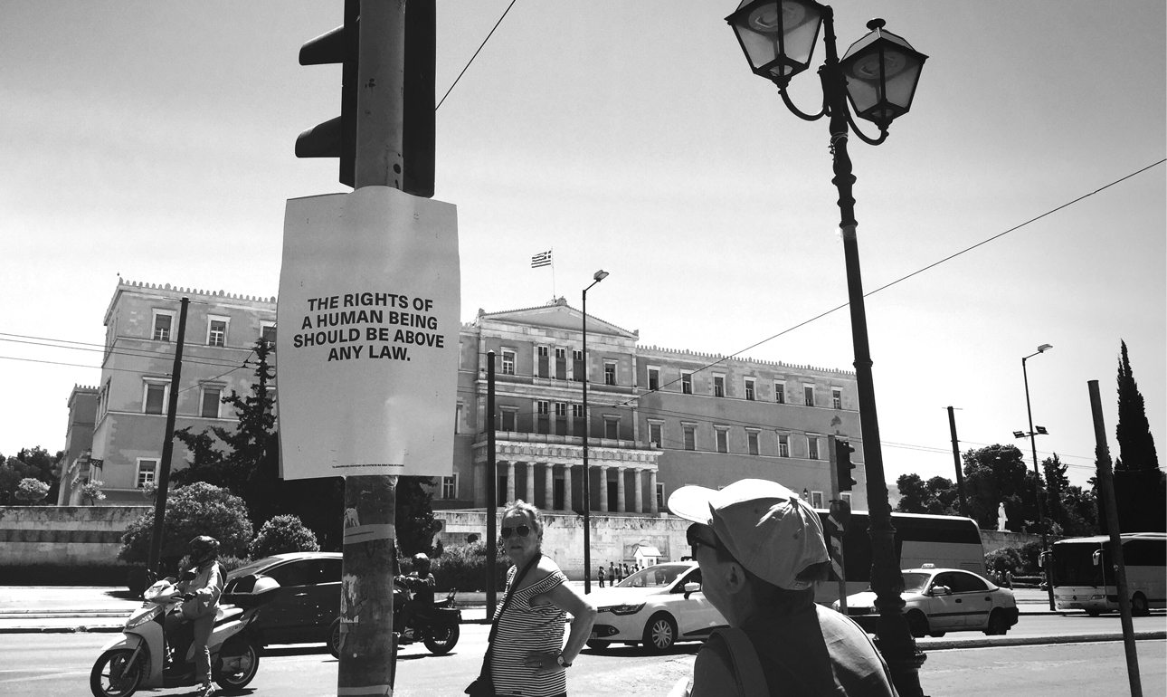 Οι αφίσες με τις επιθυμίες που κατέκλυσαν την Αθήνα