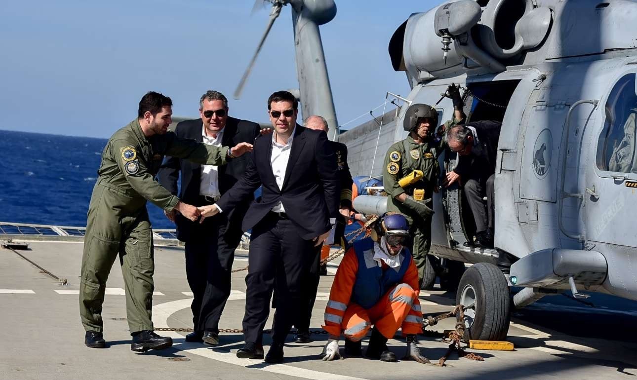 Τι κρύβει το γυαλί ηλίου του Τσίπρα;