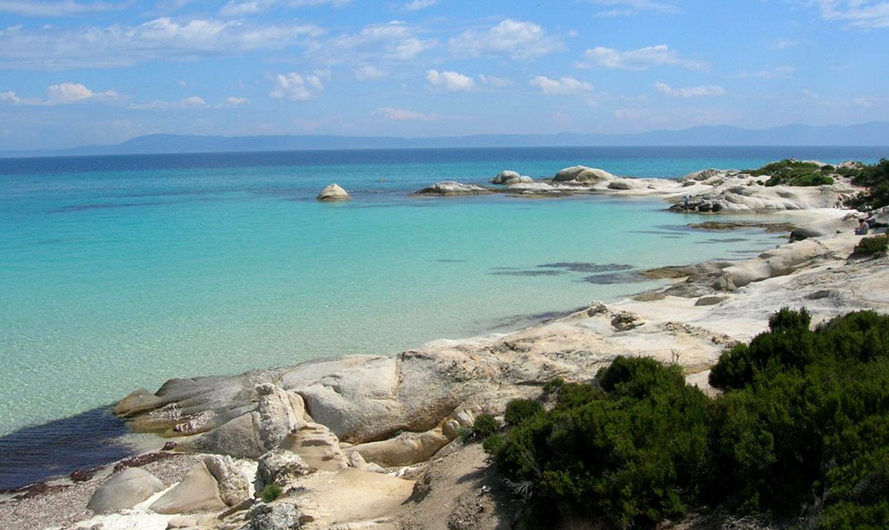 Ποιες είναι οι 430 ελληνικές παραλίες με «Γαλάζια Σημαία»