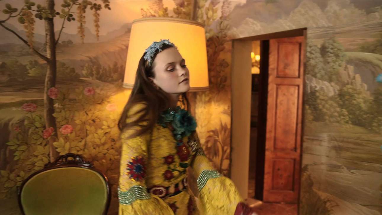 Τάση/ Θα φορούσατε την ταπετσαρία σας;