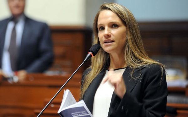 most-gorgeous-female-politicians-Luciana-Leon