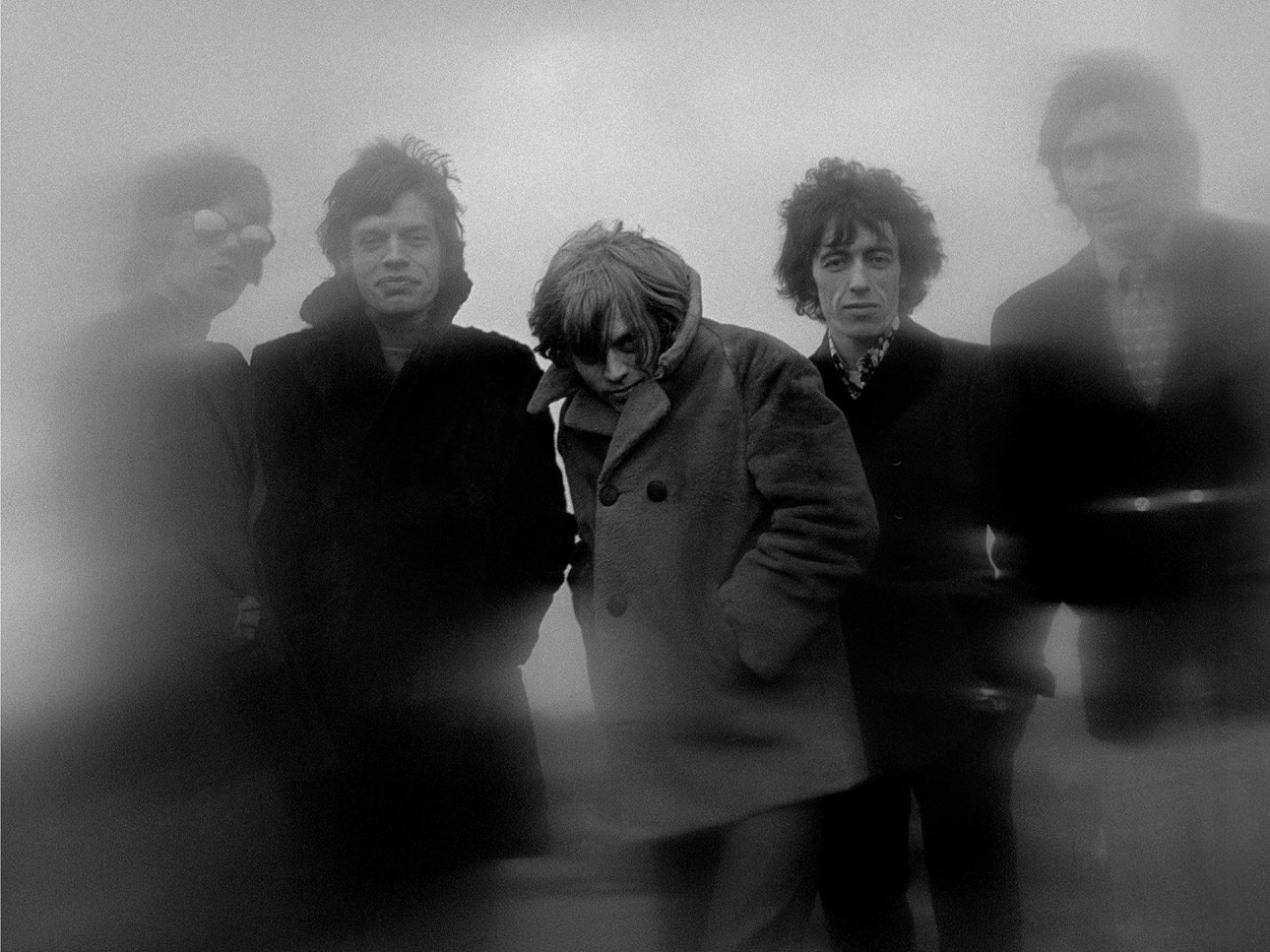 Οι Rolling Stones φωτογρφημένοι μέσα στην ομίχλη, στο πάρκο του Πρίμροουζ Χιλ του Λονδίνου, 1966
