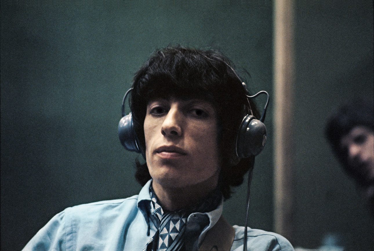 Ο Μπιλ Ουάιμαν, πρώην (πλέον) μπασίστας των Rolling Stones, στην ηχογράφηση του άλμπουμ Satanic Majesties στα Olympic Studios του Λονδίνου