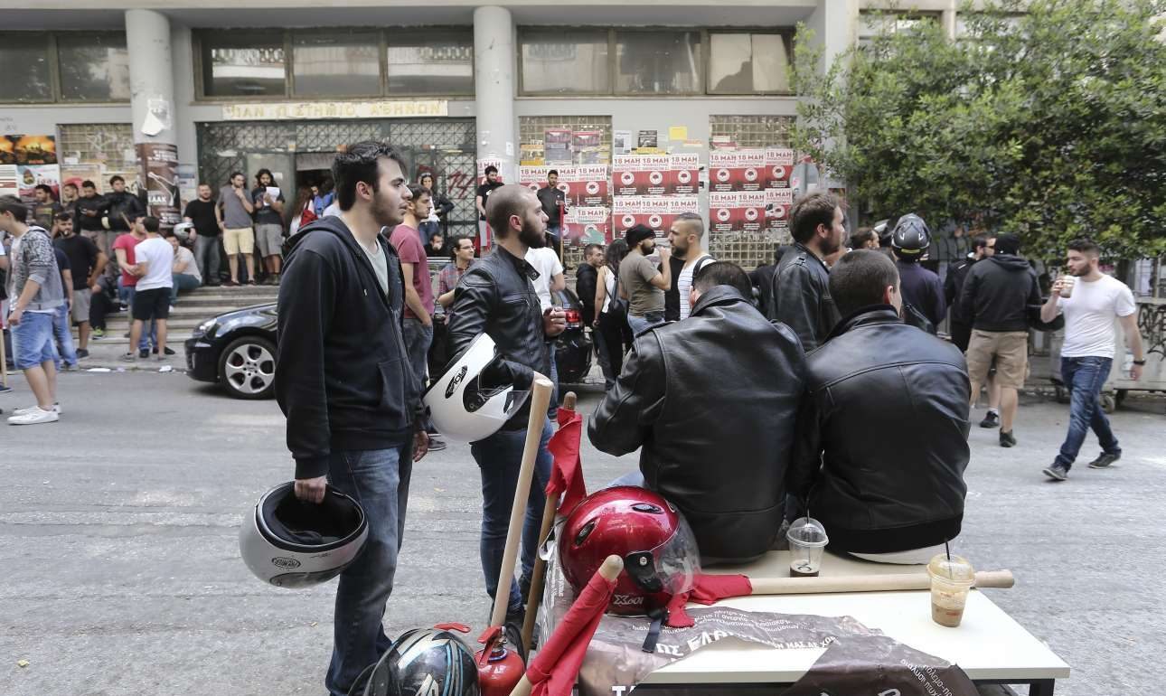 Επεισόδια με κουκουλοφόρους σε Νομική, Πάντειο και Παιδαγωγικό